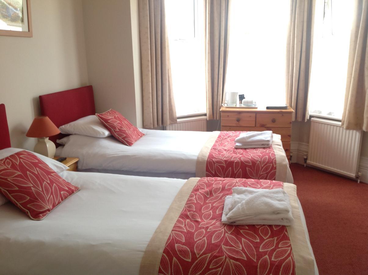 By The Sea Bed And Breakfast Eastbourne Ngoại thất bức ảnh