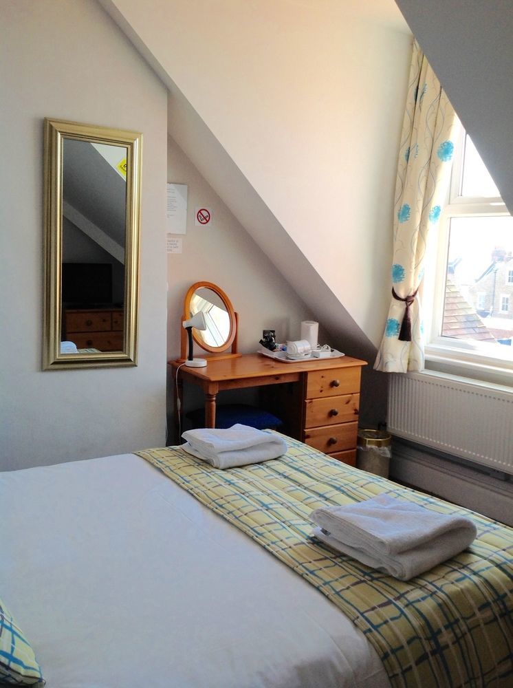 By The Sea Bed And Breakfast Eastbourne Ngoại thất bức ảnh