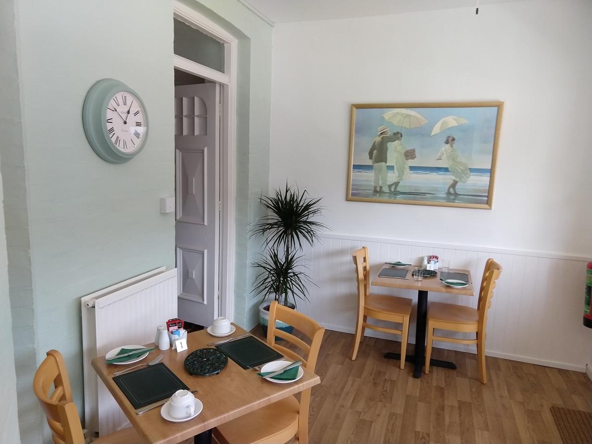 By The Sea Bed And Breakfast Eastbourne Ngoại thất bức ảnh