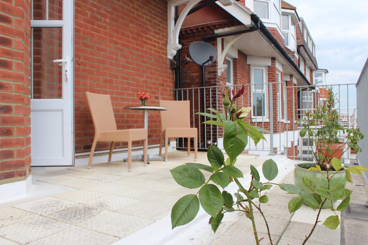 By The Sea Bed And Breakfast Eastbourne Ngoại thất bức ảnh