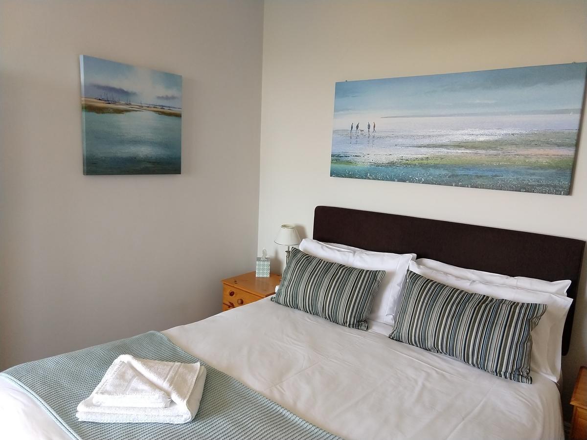 By The Sea Bed And Breakfast Eastbourne Ngoại thất bức ảnh