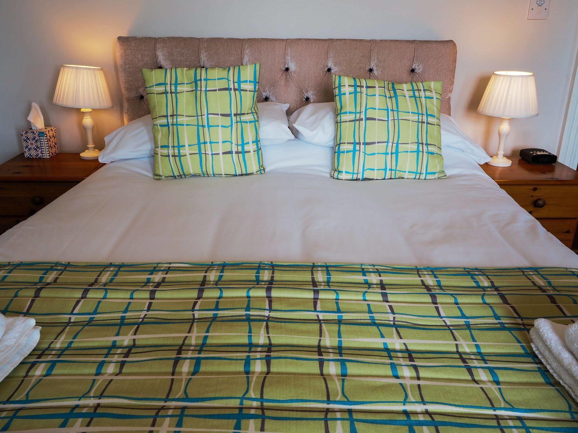 By The Sea Bed And Breakfast Eastbourne Ngoại thất bức ảnh