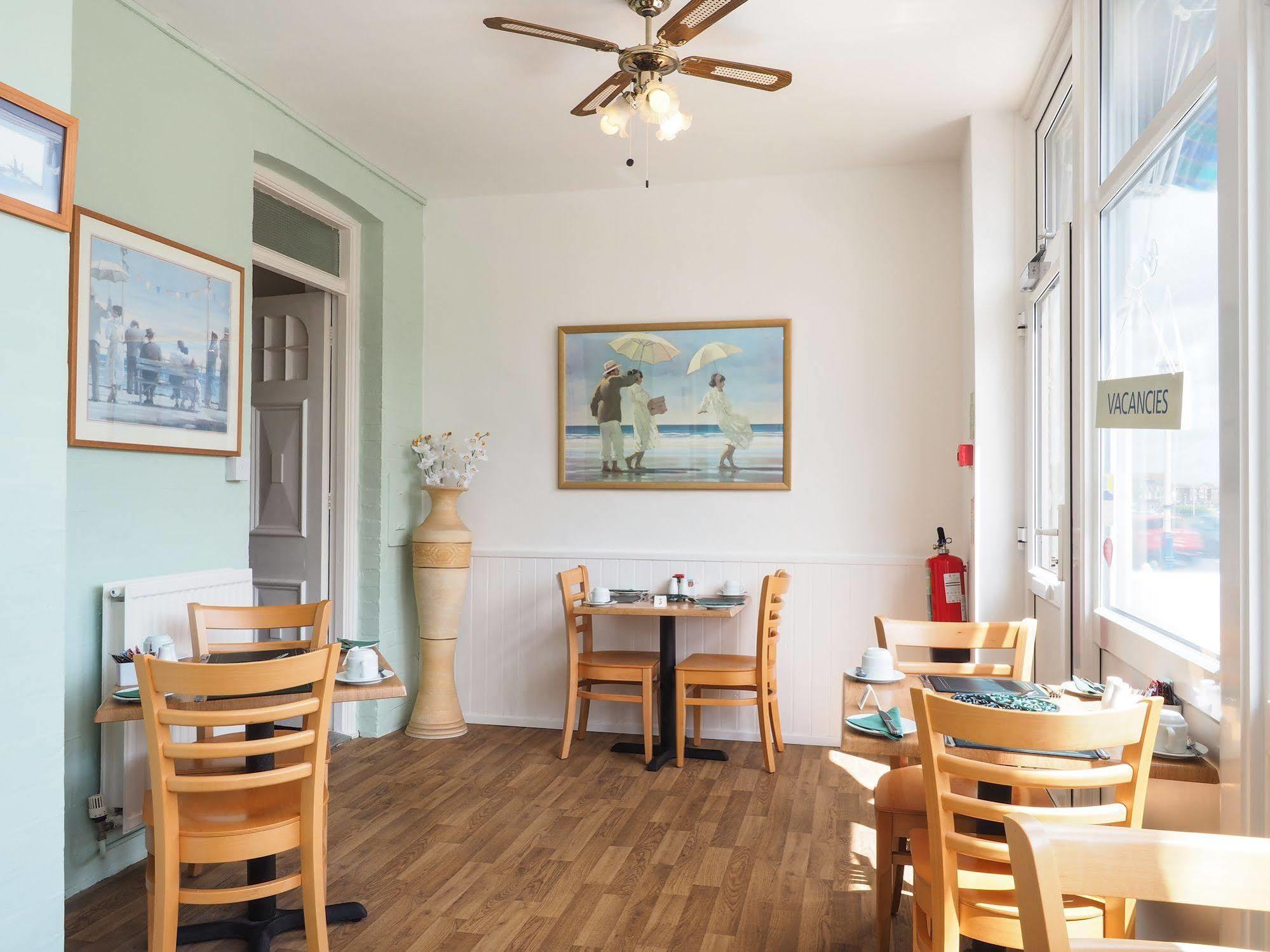 By The Sea Bed And Breakfast Eastbourne Ngoại thất bức ảnh