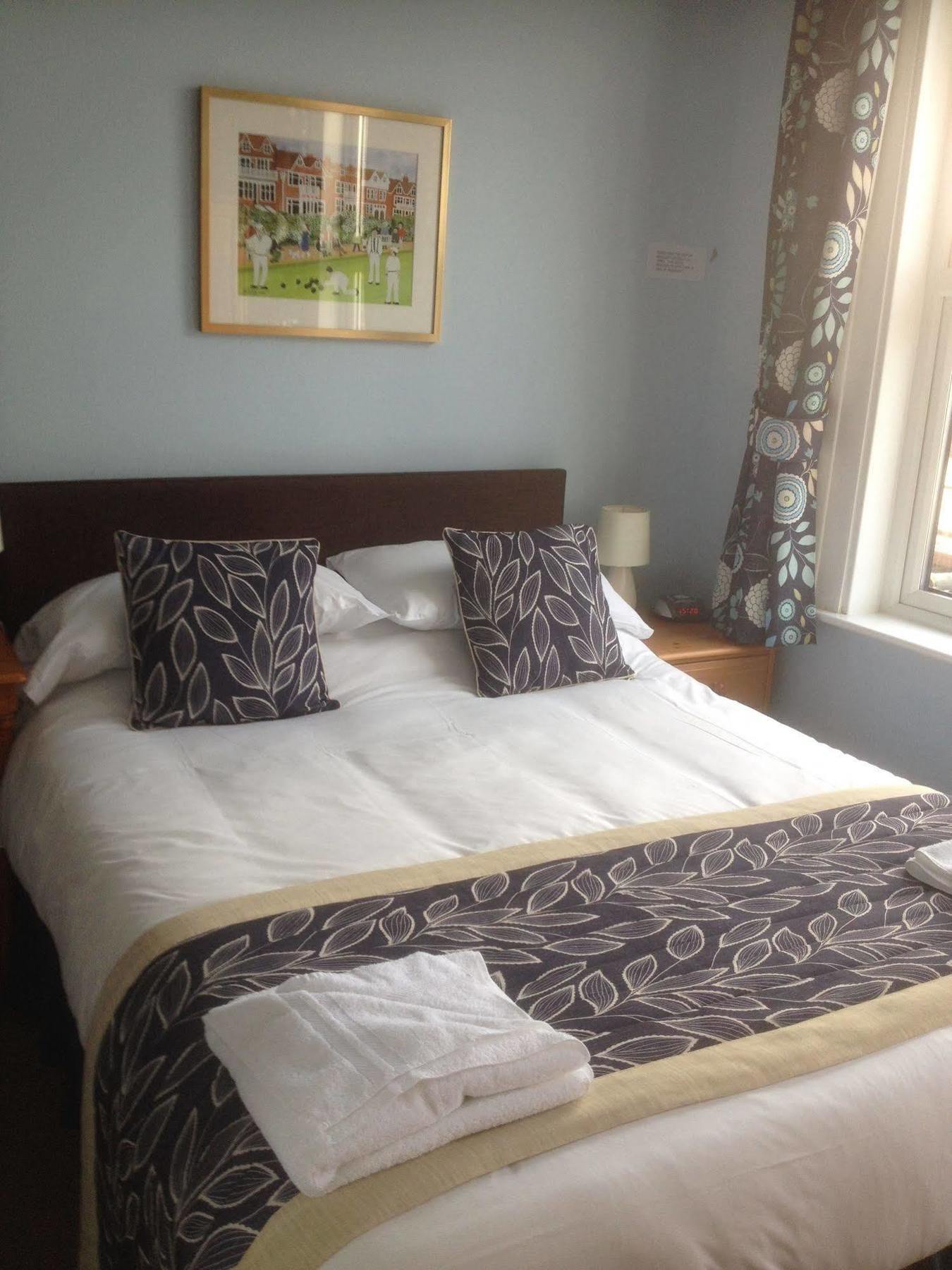 By The Sea Bed And Breakfast Eastbourne Ngoại thất bức ảnh