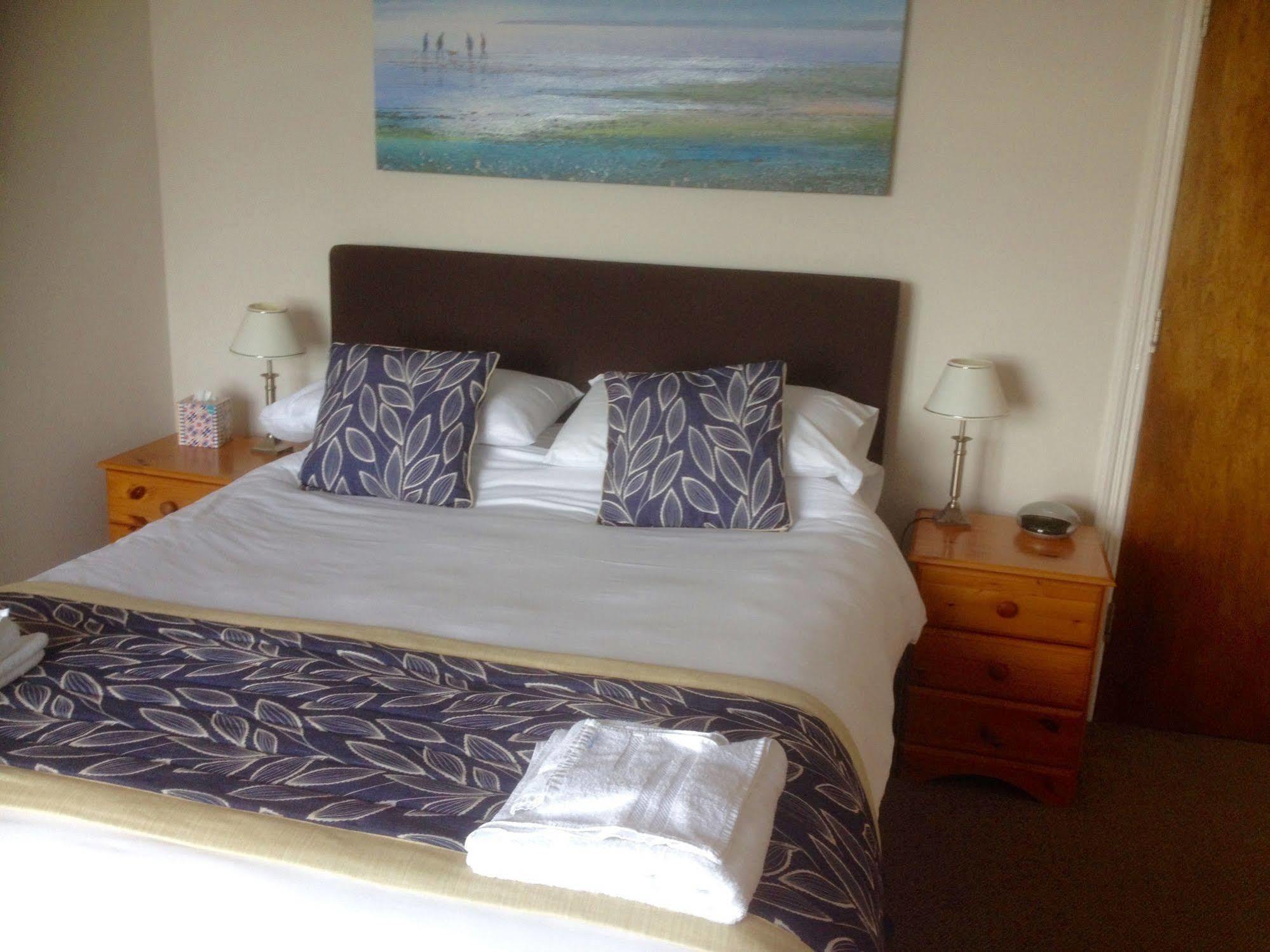 By The Sea Bed And Breakfast Eastbourne Ngoại thất bức ảnh