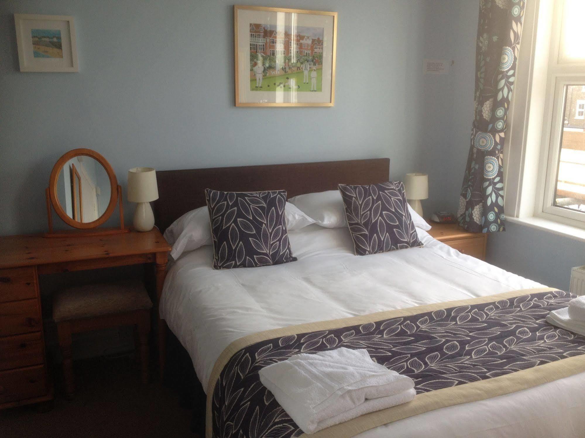 By The Sea Bed And Breakfast Eastbourne Ngoại thất bức ảnh