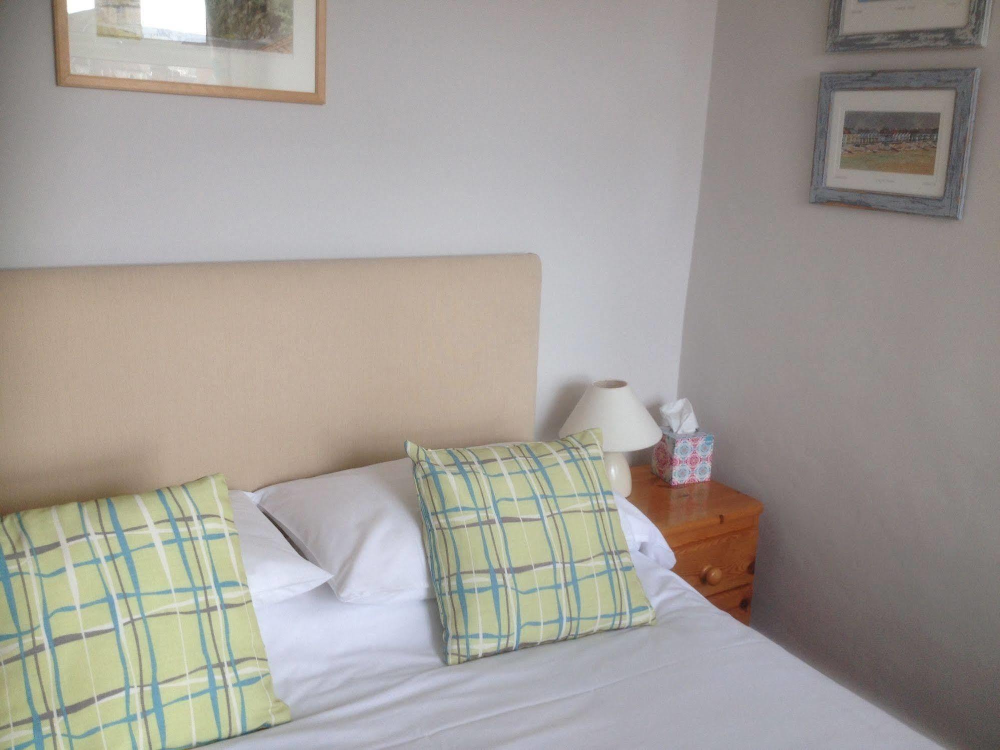 By The Sea Bed And Breakfast Eastbourne Ngoại thất bức ảnh